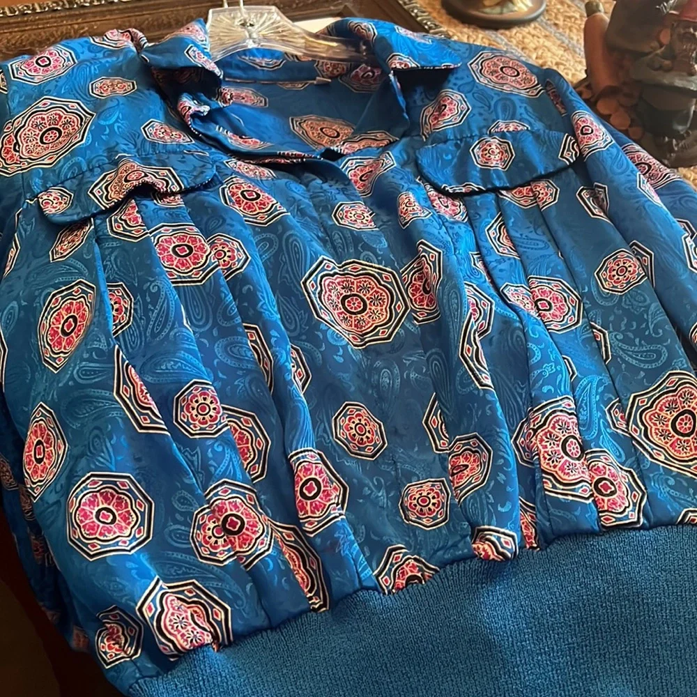 1980’s blouse multi colored shoulder pads. Blousey. Sleeves and waist stretch - Picture 9 of 9